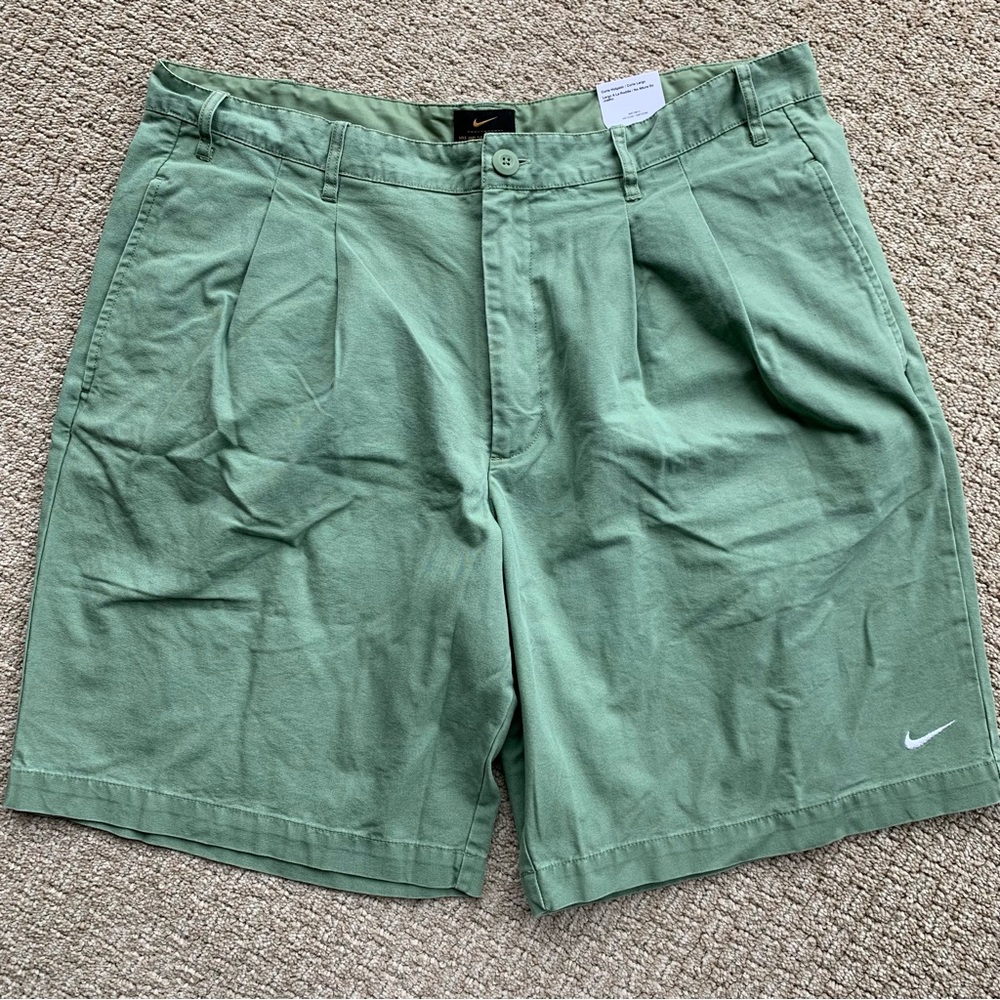 Nike NEW Green Shorts Size 40